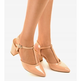 Bézs színű szivattyúk a D85-17 oszlopon 2 Bézs színű szivattyúk a D85-17 oszlopon 2