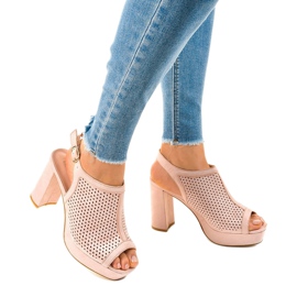 Bézs áttört sarkú szandál 9R82 1