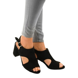 Fekete áttört szandál vágással 99-33A 1