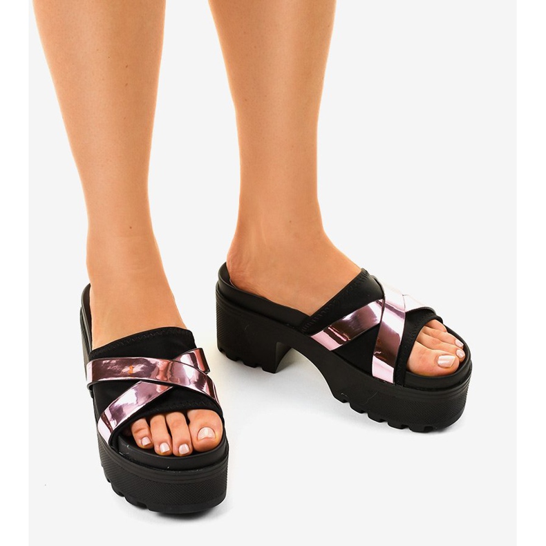 Fekete magassarkú CL-3A309-20 2 Fekete magassarkú CL-3A309-20 2