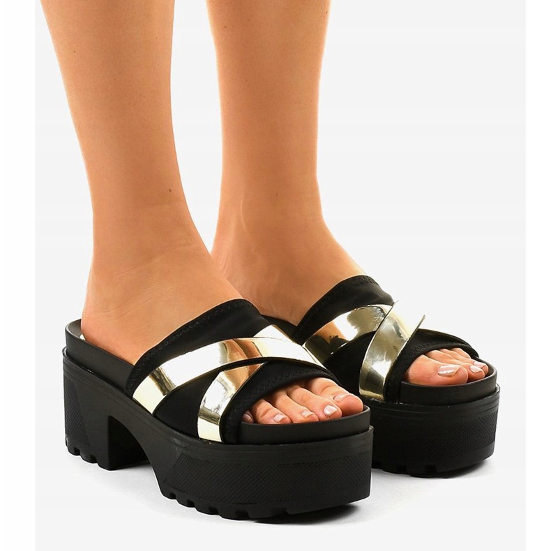 Fekete magas sarkú papucs CL-3A309-42 sárga 1