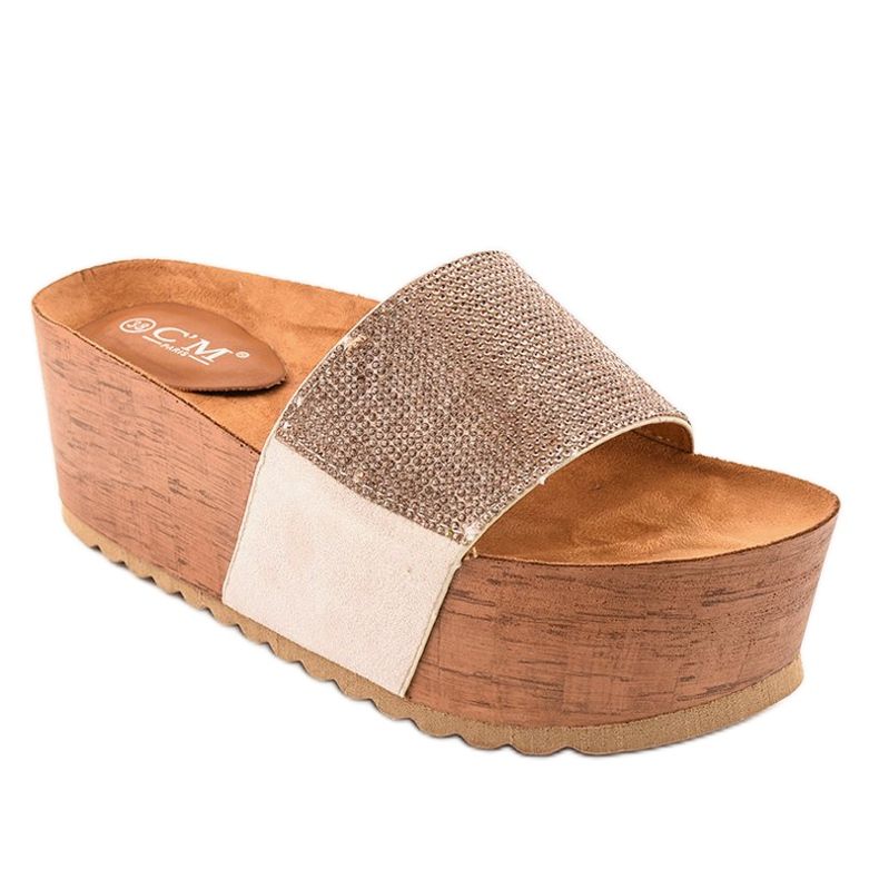 Bézs papucs a peronon 77-99 1