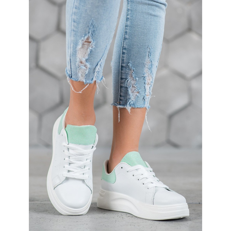 SHELOVET Sportcipő a platformon fehér 2