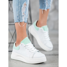 SHELOVET Sportcipő a platformon fehér 1