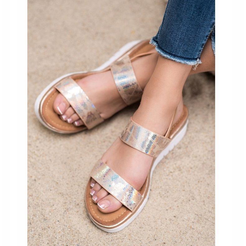Small Swan Kényelmes szandál Holo effektussal sokszínű aranysárga 1