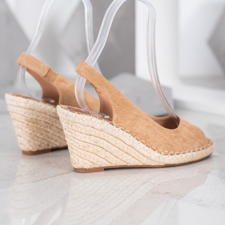 Small Swan Barna szandál Magas ék 2