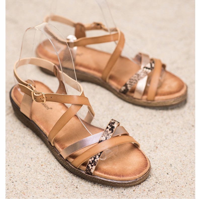 Small Swan Stílusos barna szandál aranysárga 1