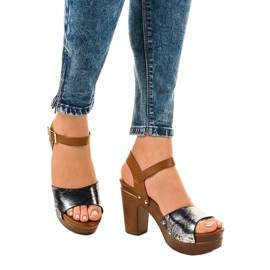 Fekete magas sarkú szandál 150-615 1