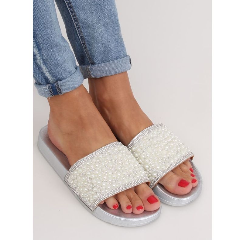 Ezüst papucs gyöngyökkel BG63 Silver szürke 1 Ezüst papucs gyöngyökkel BG63 Silver szürke 1