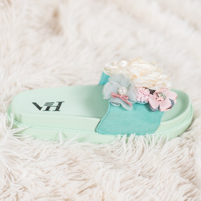 SHELOVET Velúr papucs virágokkal zöld 2