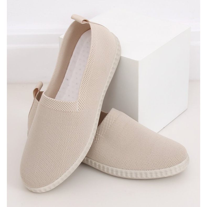 Bézs színű női bézs cipők ZK118 2