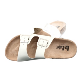Lakkozott anatómiai fehér papucs Lee Cooper 1043-5 3