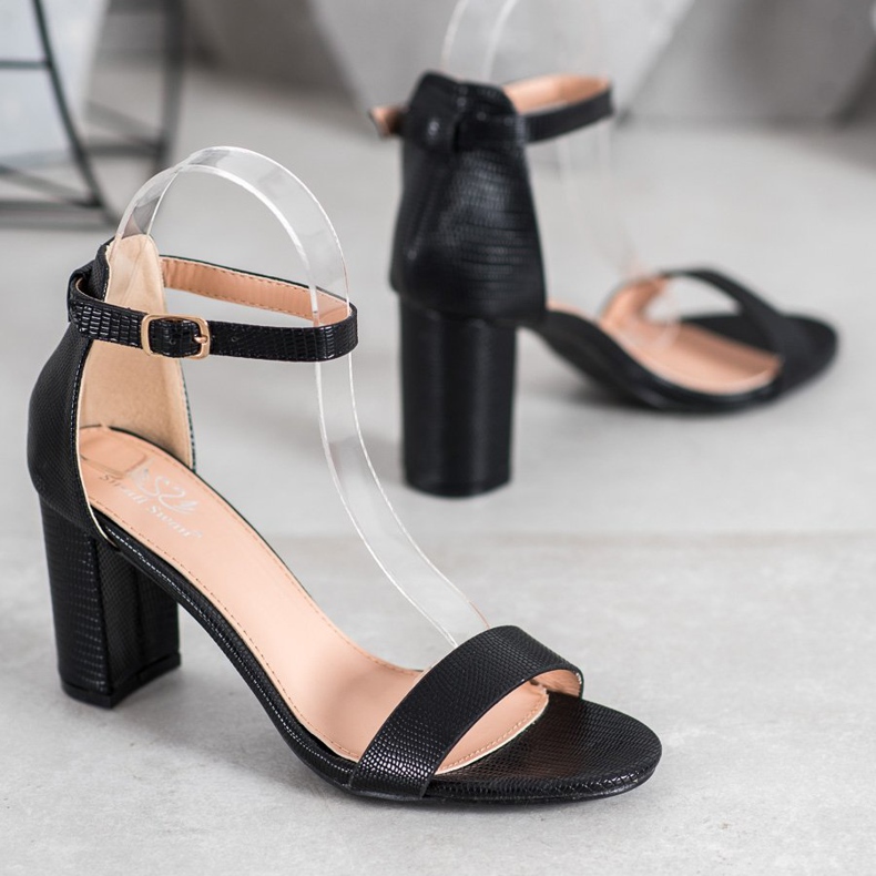 Small Swan Stílusos magas sarkú szandál fekete 1