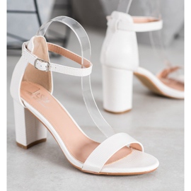 Small Swan Stílusos magas sarkú szandál fehér 1