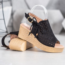 Small Swan Kényelmes áttört szandál fekete 1