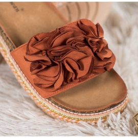 Small Swan Velúr papucs díszekkel sokszínű narancssárga 1 Small Swan Velúr papucs díszekkel sokszínű narancssárga 1