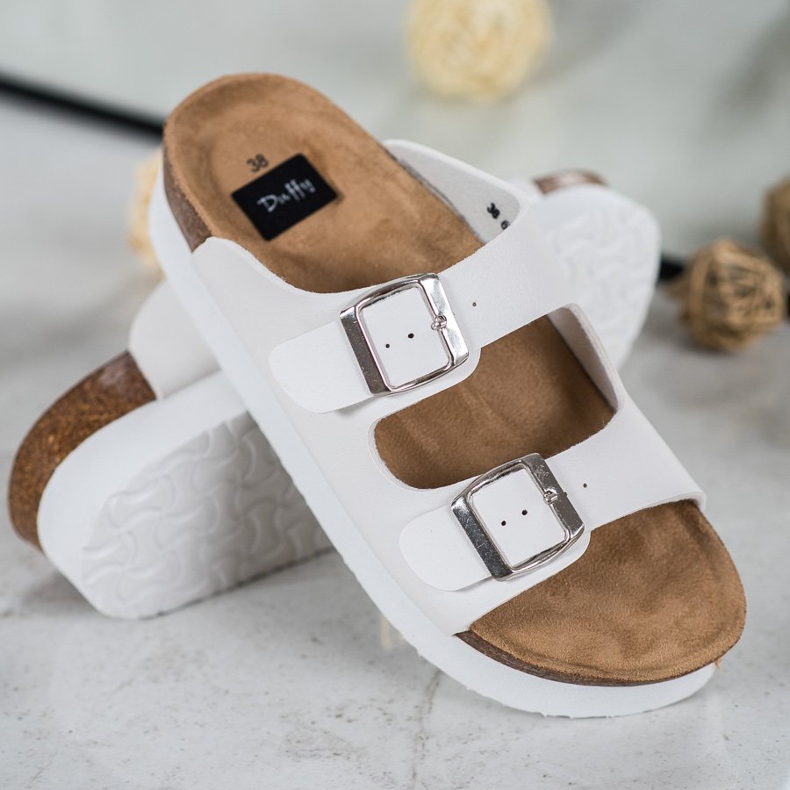 SHELOVET Fehér papucs a platformon 1