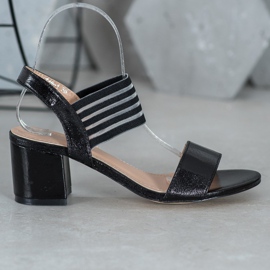 Small Swan Fényes csúszás a szandálban fekete 2