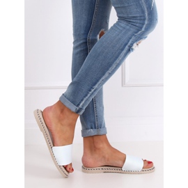 Fehér női papucs 35-185 Fehér 2