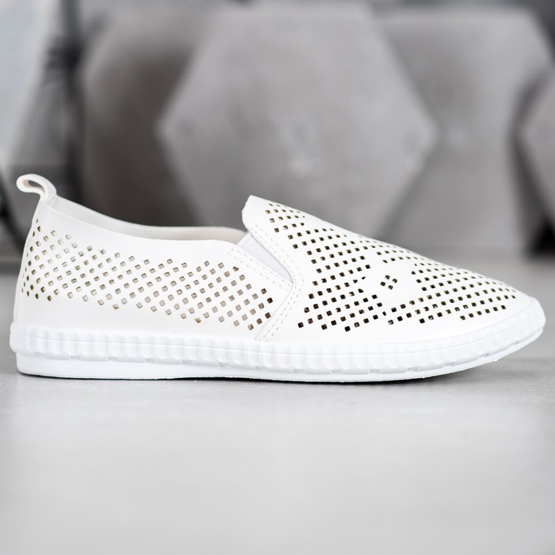 GOLL Áttört fehér slipons 1