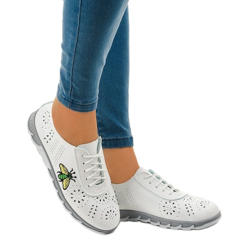 Fehér áttört cipők JH81171-1 lenyomattal 1