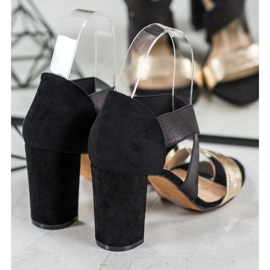 Evento Felcsúsztatható szandál rugalmas pánttal fekete sárga 1