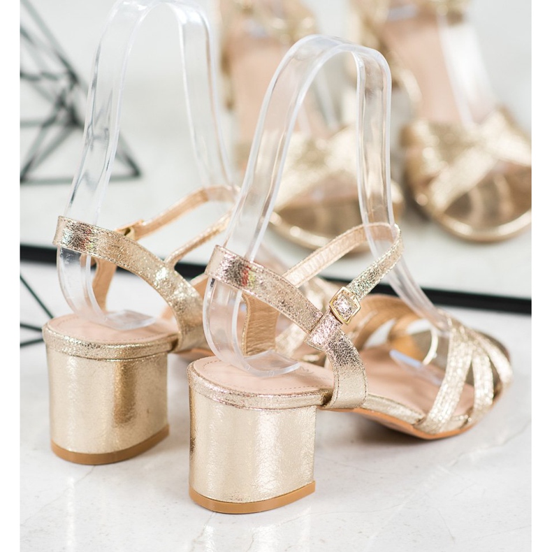 Small Swan Fényes szandál egy bárban sárga 1