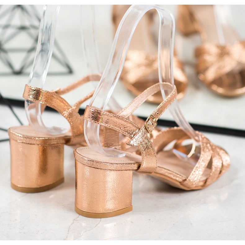 Small Swan Fényes szandál egy bárban aranysárga 1