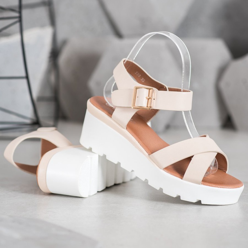 Weide Divatos szandál barna 1