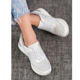 Csúszós cipők VINCEZA kristályokkal fehér 2 Csúszós cipők VINCEZA kristályokkal fehér 2