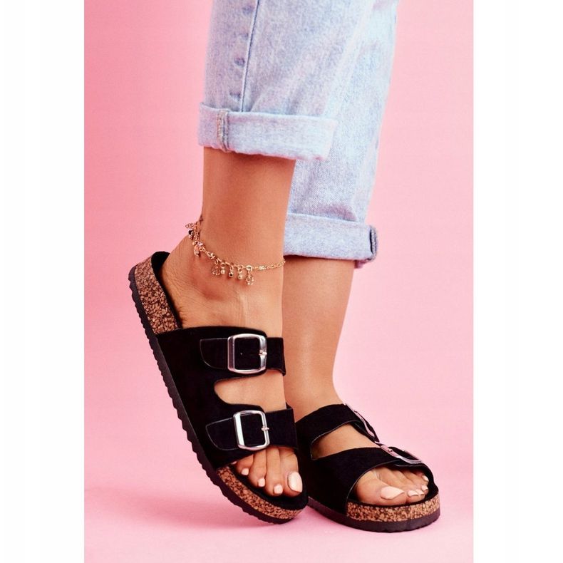 Női fül papucs fekete bilincsekkel 1