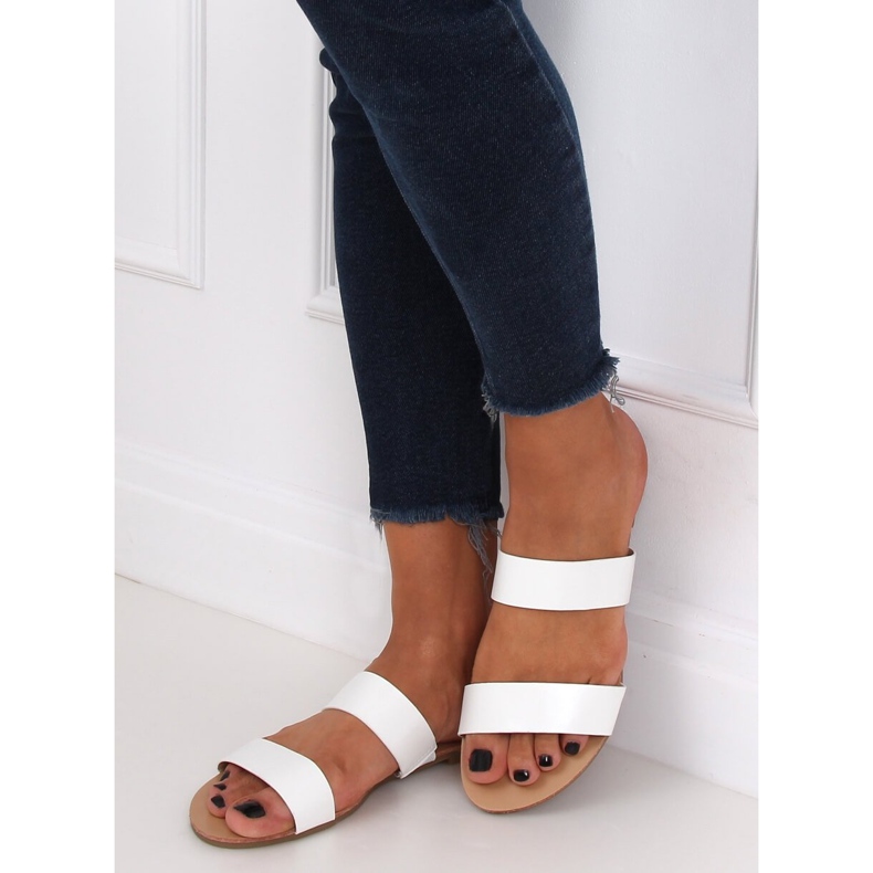 Egyszerű fehér papucs S060074 Fehér 1