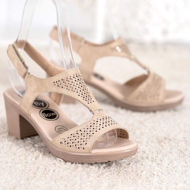 SHELOVET Kényelmes tépőzáras szandál barna 1