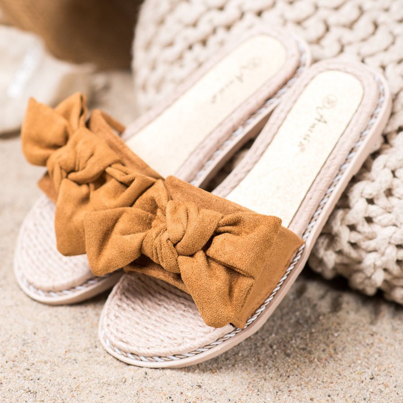 Anesia Paris Stílusos velúr papucs barna 1