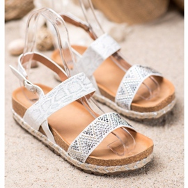 SHELOVET Divatos fehér szandál 1