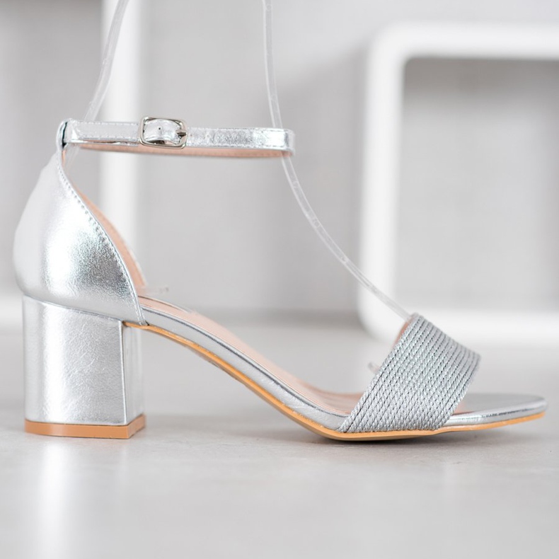 Nio Nio Stílusos szandál egy bárban szürke 2