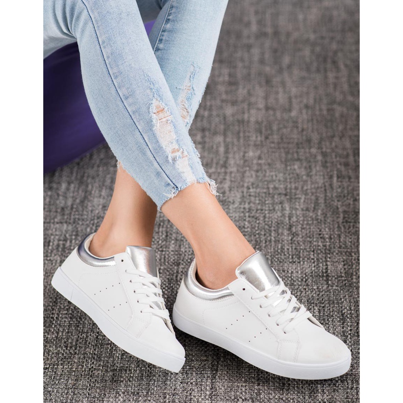 Fehér sportcipő szürke 2