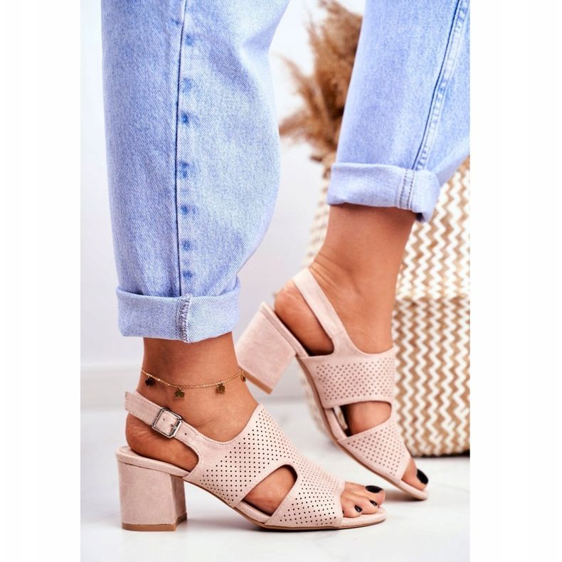 BUGO Női szandál a sarkán Áttört bézs Valery 1