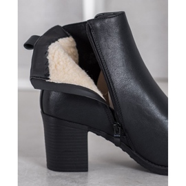 J. Star Chelsea Boots On A Bar fekete 2