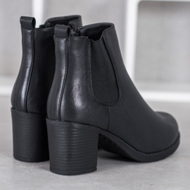 J. Star Chelsea Boots On A Bar fekete 1
