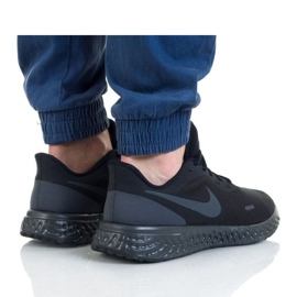 Nike Revolution 5 4EU M BQ6714-004 cipő fekete 1
