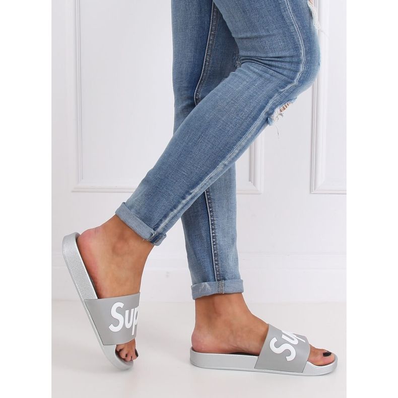 Szürke és ezüst női papucs CK110 Silver 2