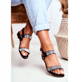 Fekete női lapos szandál Lu Boo Aldona csapokkal 2