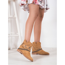 Bella Paris Csizma dekoratív csíkokkal barna 1