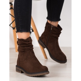 J. Star Sötétbarna Munkások 1