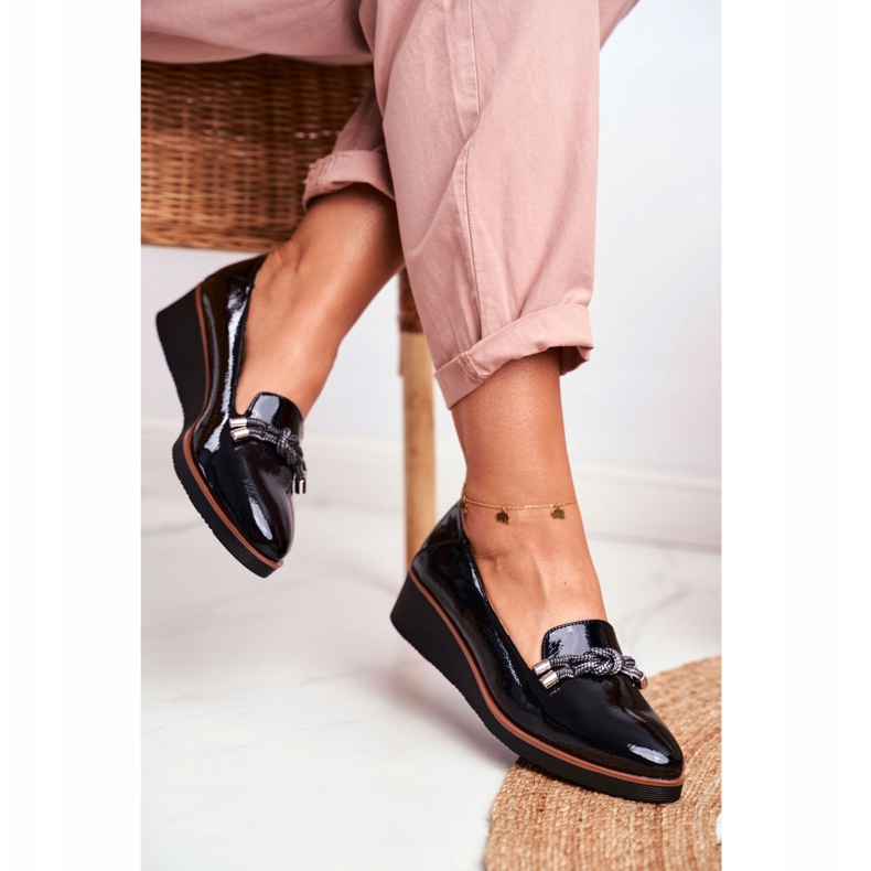 Vinceza Női fekete mokaszinok lakkozva az Abba ékre 2