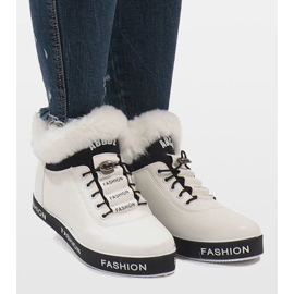 Fehér, szigetelt szőrme velúr csizma NB252P-1 2