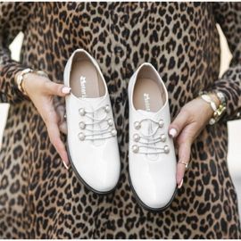 Fehér lakkozott cipő a C17-57011-2 oszlopon 1 Fehér lakkozott cipő a C17-57011-2 oszlopon 1