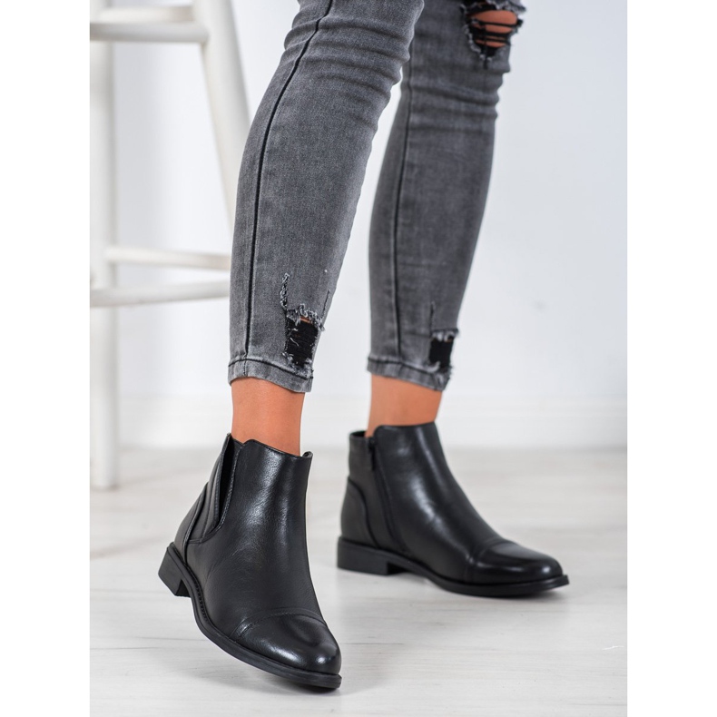 J. Star Elegáns csizma lapos sarkon fekete 1