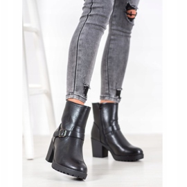 J. Star Divatos csizma a platformon fekete 1 J. Star Divatos csizma a platformon fekete 1